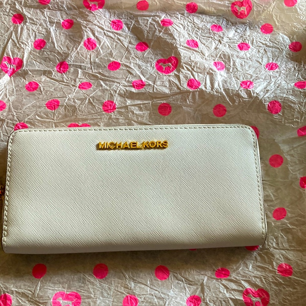 New Micheal Kors white wallet